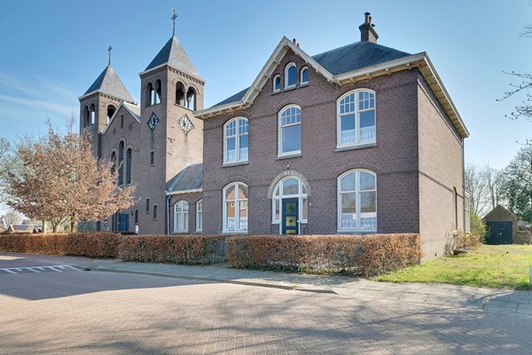 Te koop: UNIEKE geschakelde VRIJSTAANDE WONING met 310m2 woonoppervlak en bijna 660m2 perceeloppervlak in Spijk!